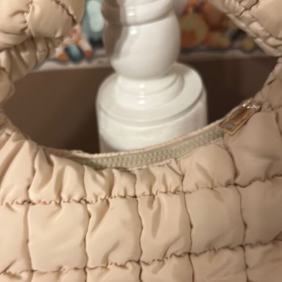 Urban Expressions Quilted Cream Shoulder Bag NWT - Picture 5 of 7
